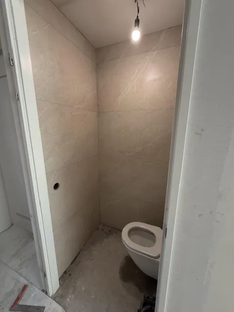 Badkamer – Badkamer en toilet Hillegom door AREV Bouw