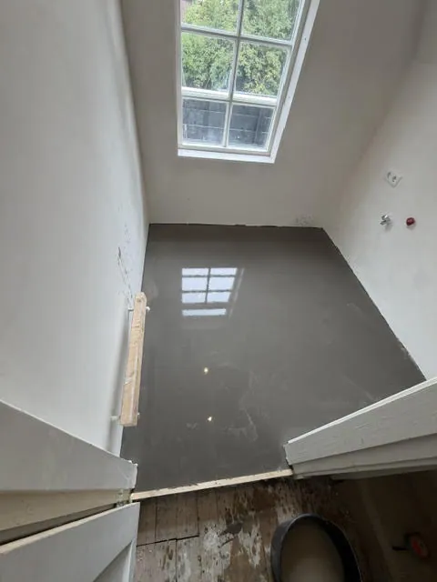 Vloer – Tegelwerk Bennebroek door AREV Bouw