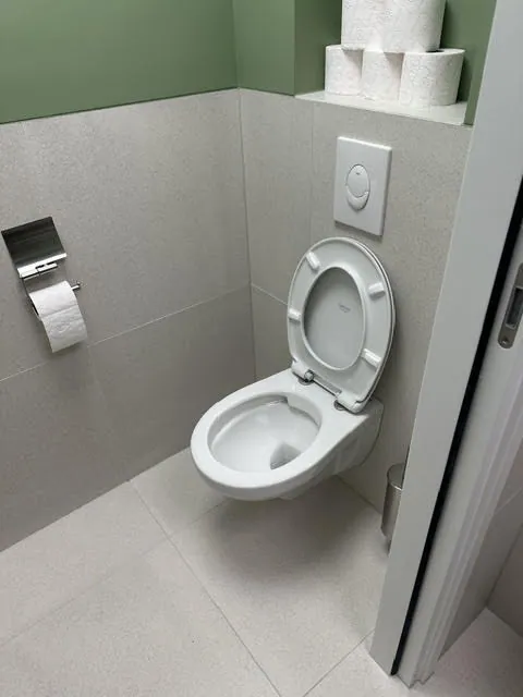 Badkamer – Badkamer en toilet kantoor Bennebroek door AREV Bouw