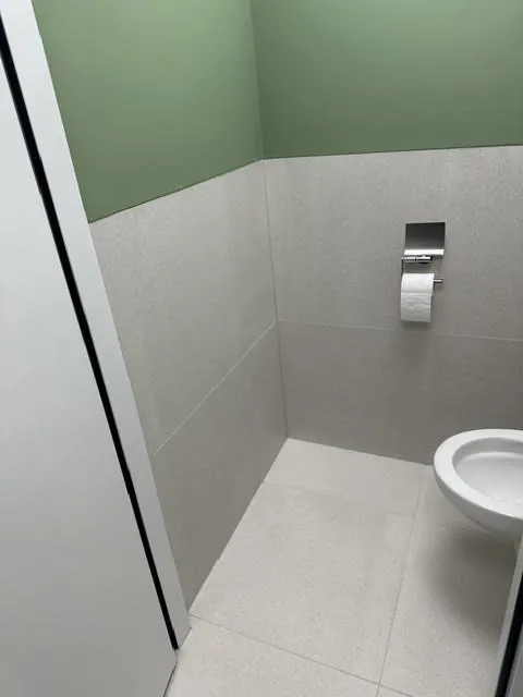 Badkamer – Badkamer en toilet kantoor Bennebroek door AREV Bouw