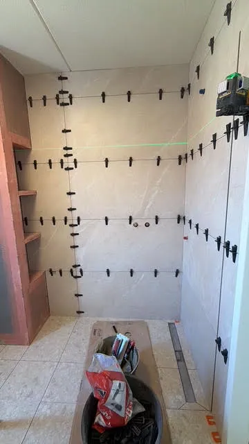 Badkamer – Badkamer en toilet Hillegom door AREV Bouw