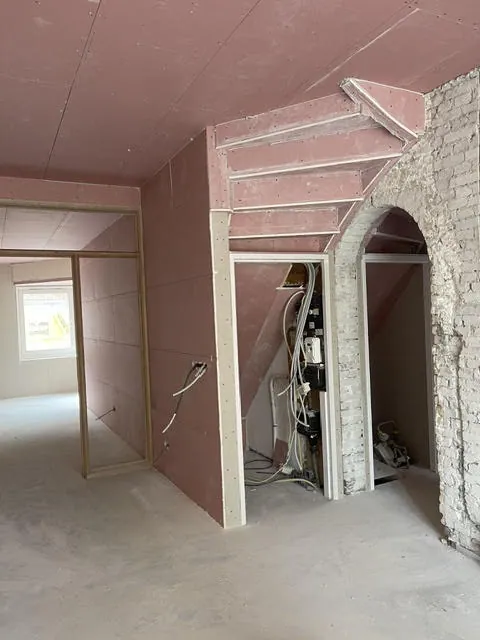 Voor – Gipswerk – Gipswerk Amsterdam door AREV Bouw