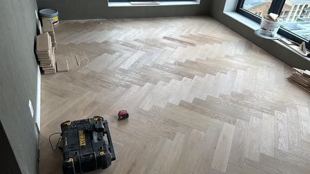Vloer – Visgraat parket Hoofddorp door AREV Bouw