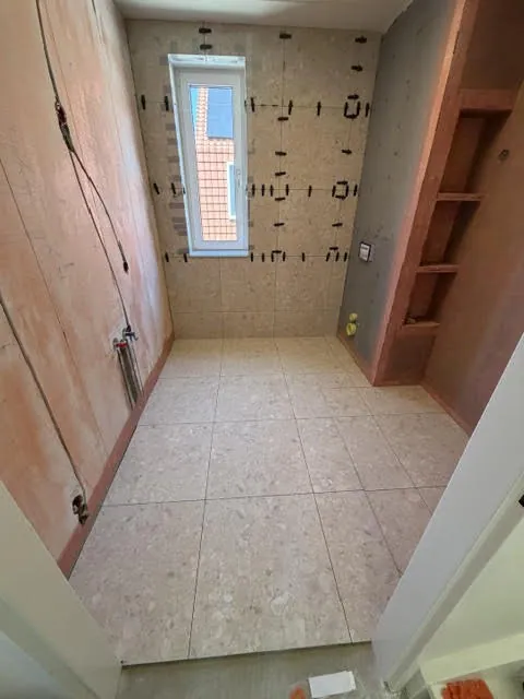 Badkamer – Badkamer en toilet Hillegom door AREV Bouw