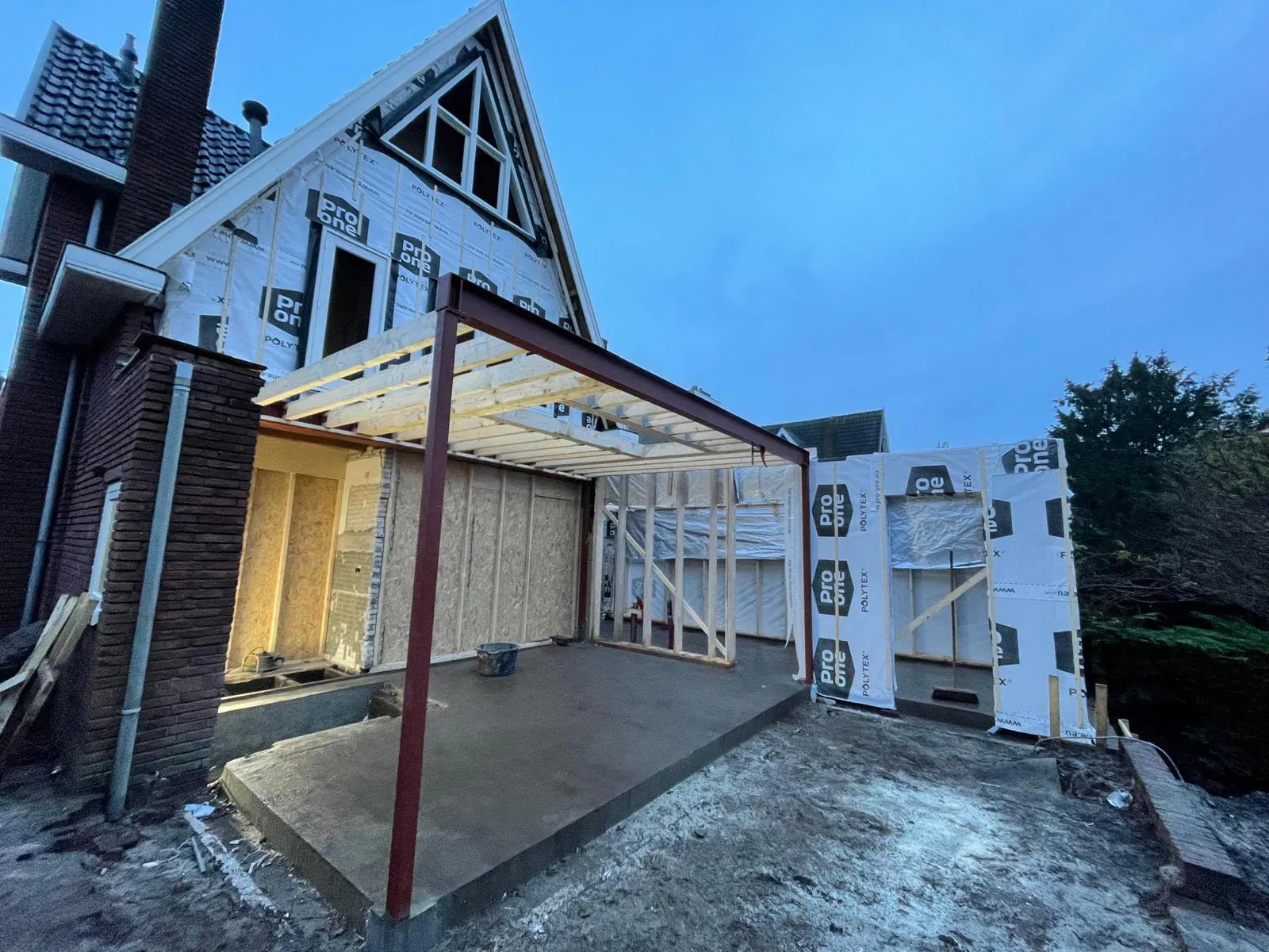Voor – Aanbouw – Aanbouw Bennebroek door AREV Bouw