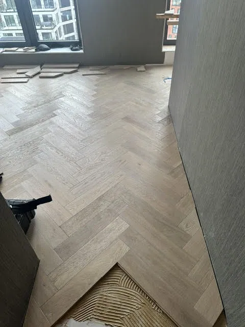 Vloer – Visgraat parket Hoofddorp door AREV Bouw