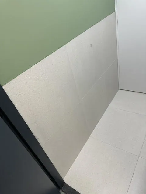 Badkamer – Badkamer en toilet kantoor Bennebroek door AREV Bouw