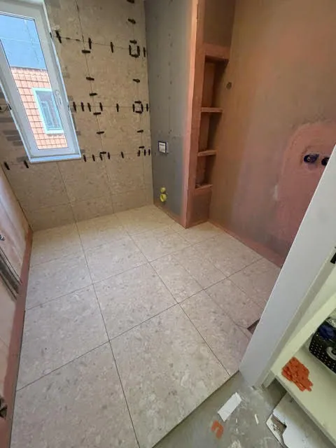 Badkamer – Badkamer en toilet Hillegom door AREV Bouw